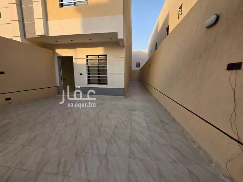 4 bedroom floor in Badr 2