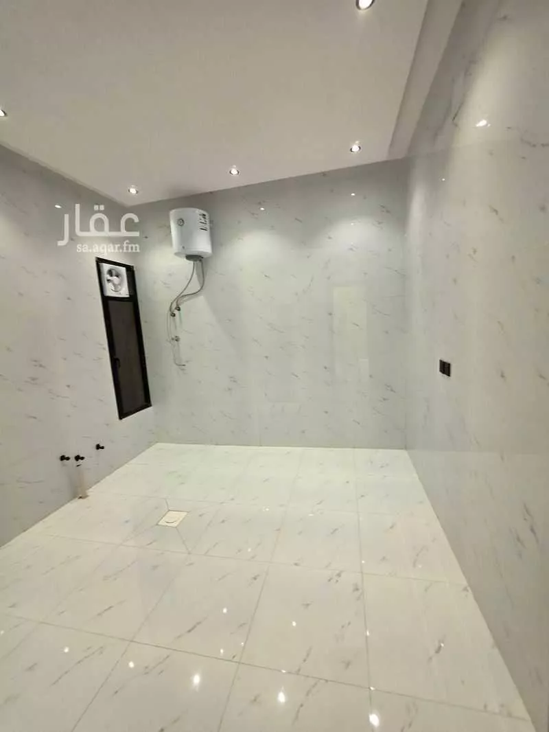 4 bedroom floor in Badr 8
