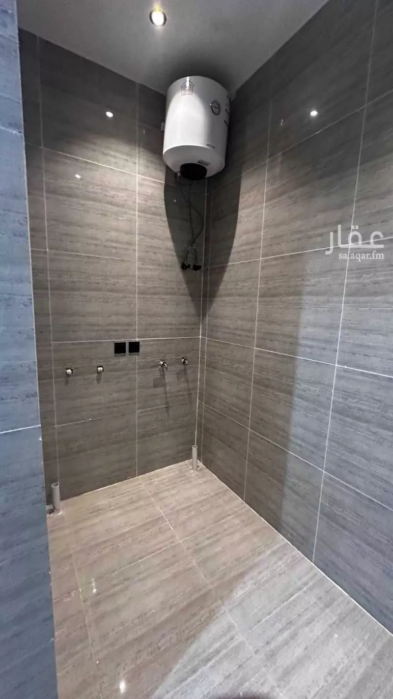 6 bedroom floor in Al Janadriyah 8
