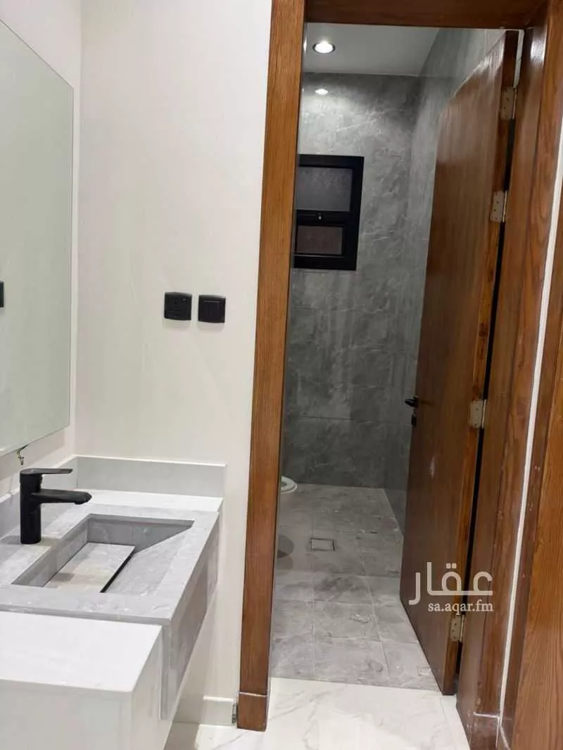 4 bedroom floor in Al Khaleej 5