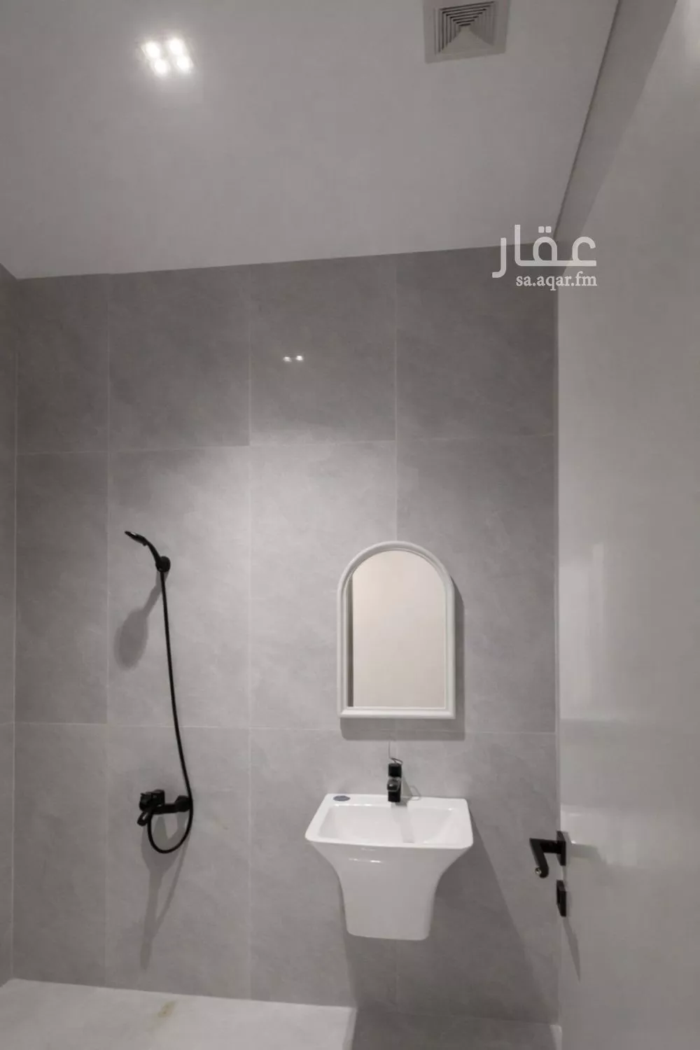 3 bedroom floor in Al Janadriyah 15