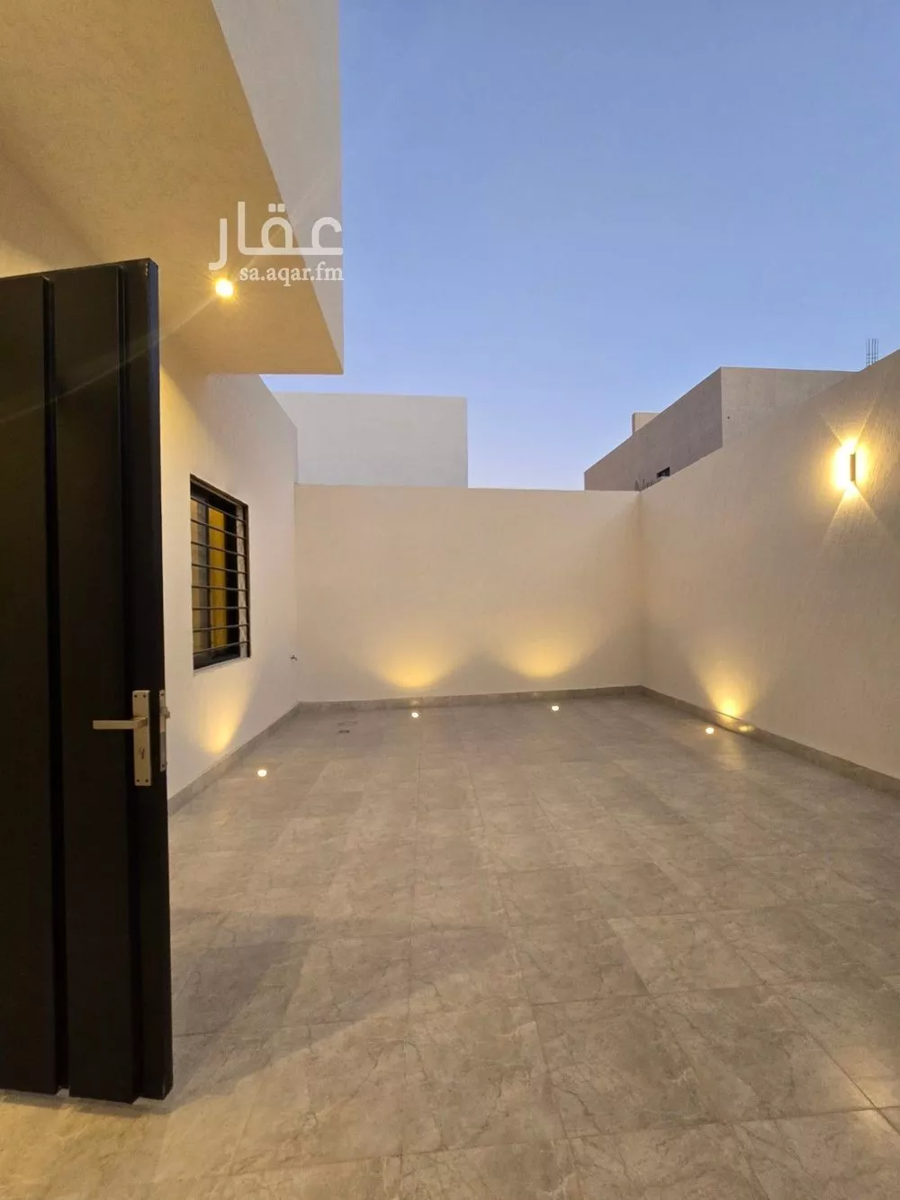 9 bedroom floor in Uhud 2