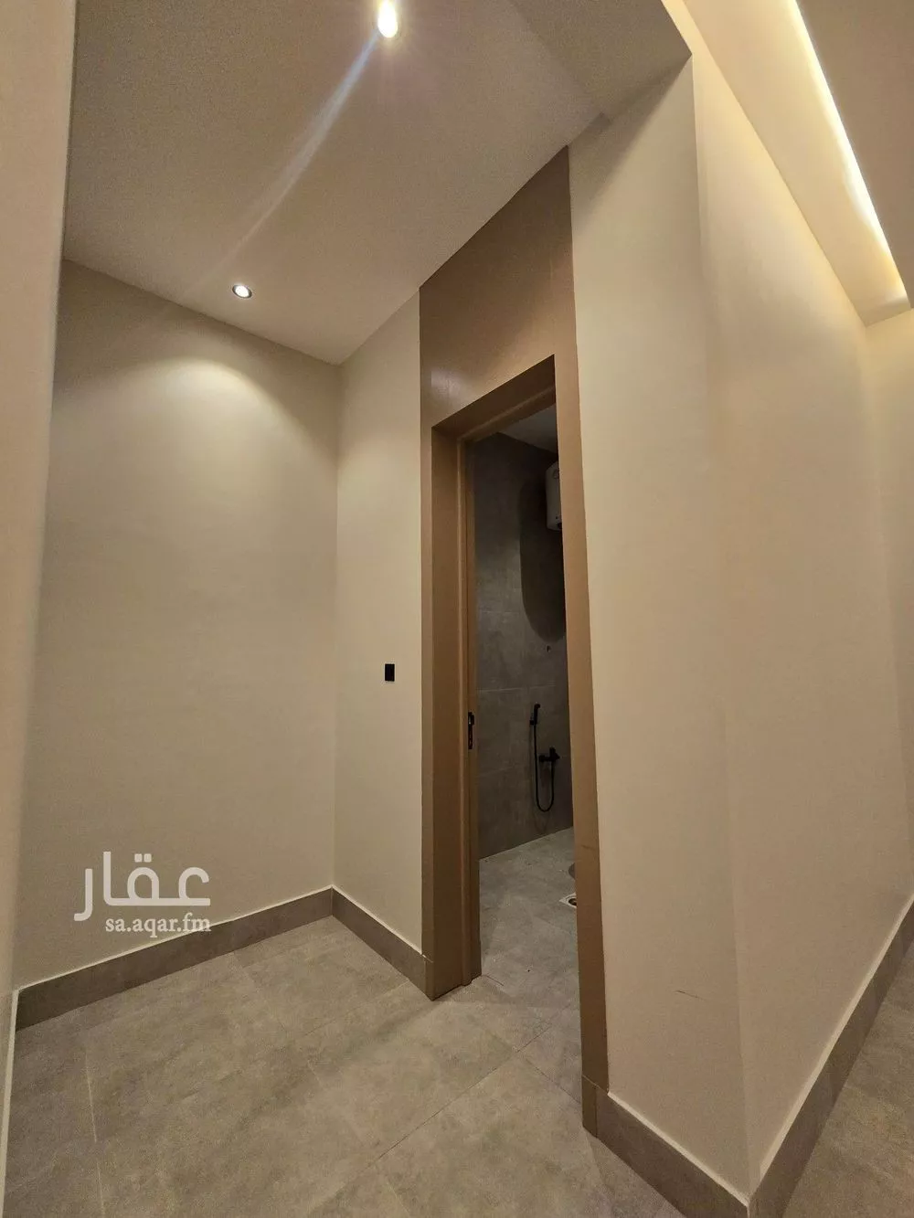 9 bedroom floor in Uhud 14