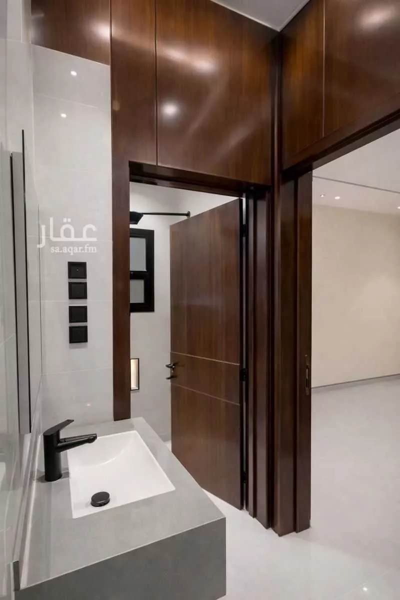 3 bedroom floor in Al Janadriyah 6