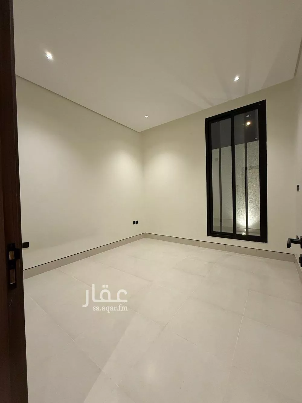 دور 4 غرف في السويدي 11