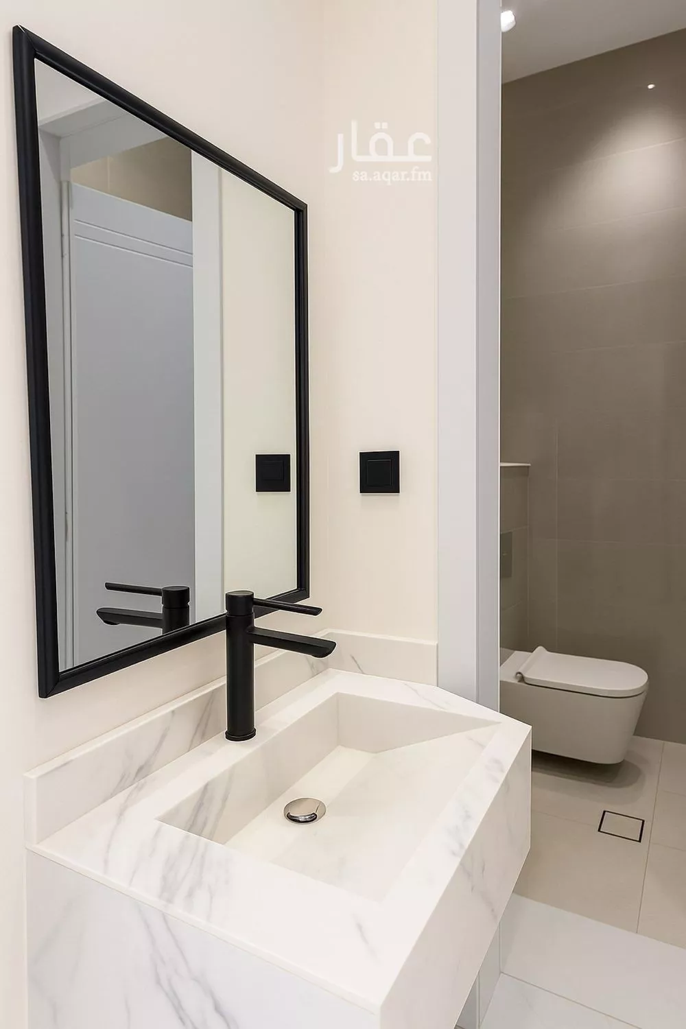 4 bedroom floor in Al Janadriyah 3