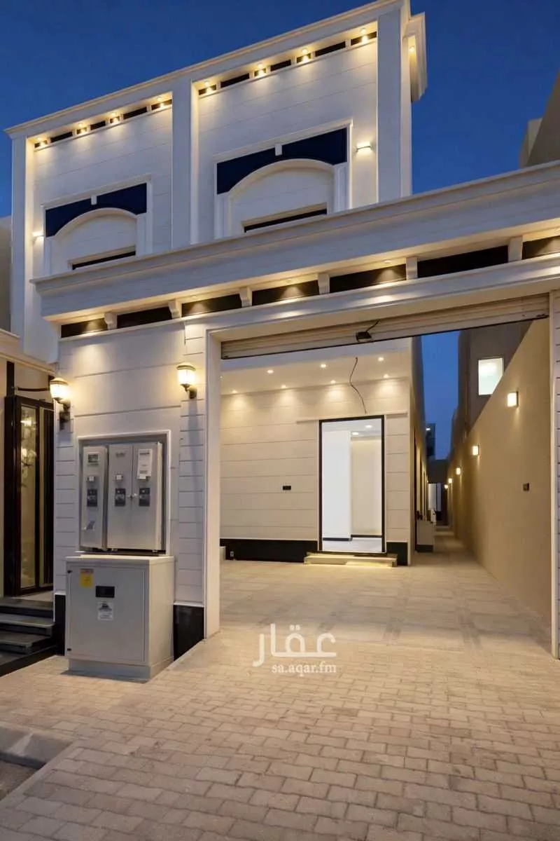 4 bedroom floor in Al Janadriyah 8