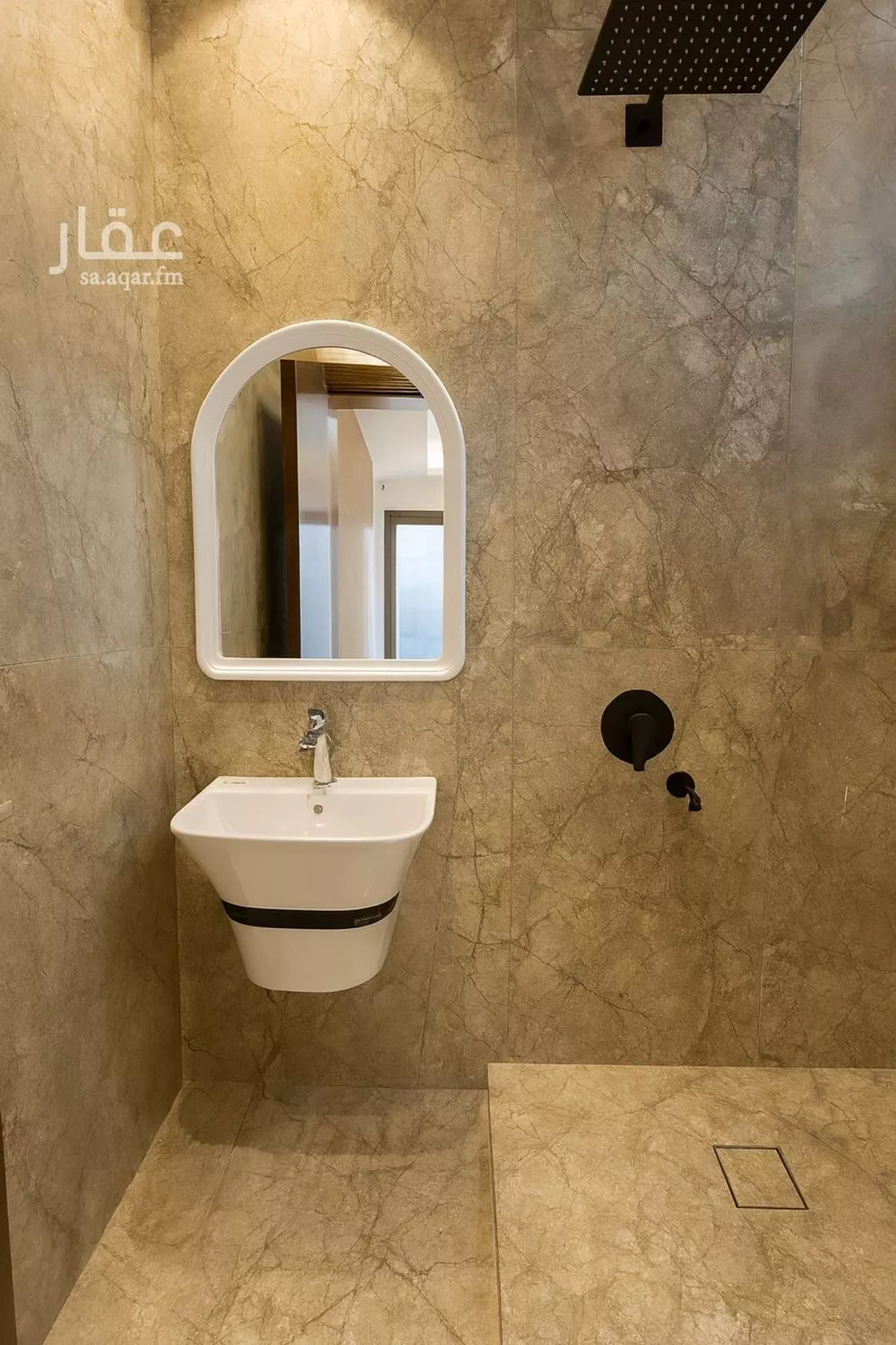 4 bedroom floor in Al Janadriyah 11