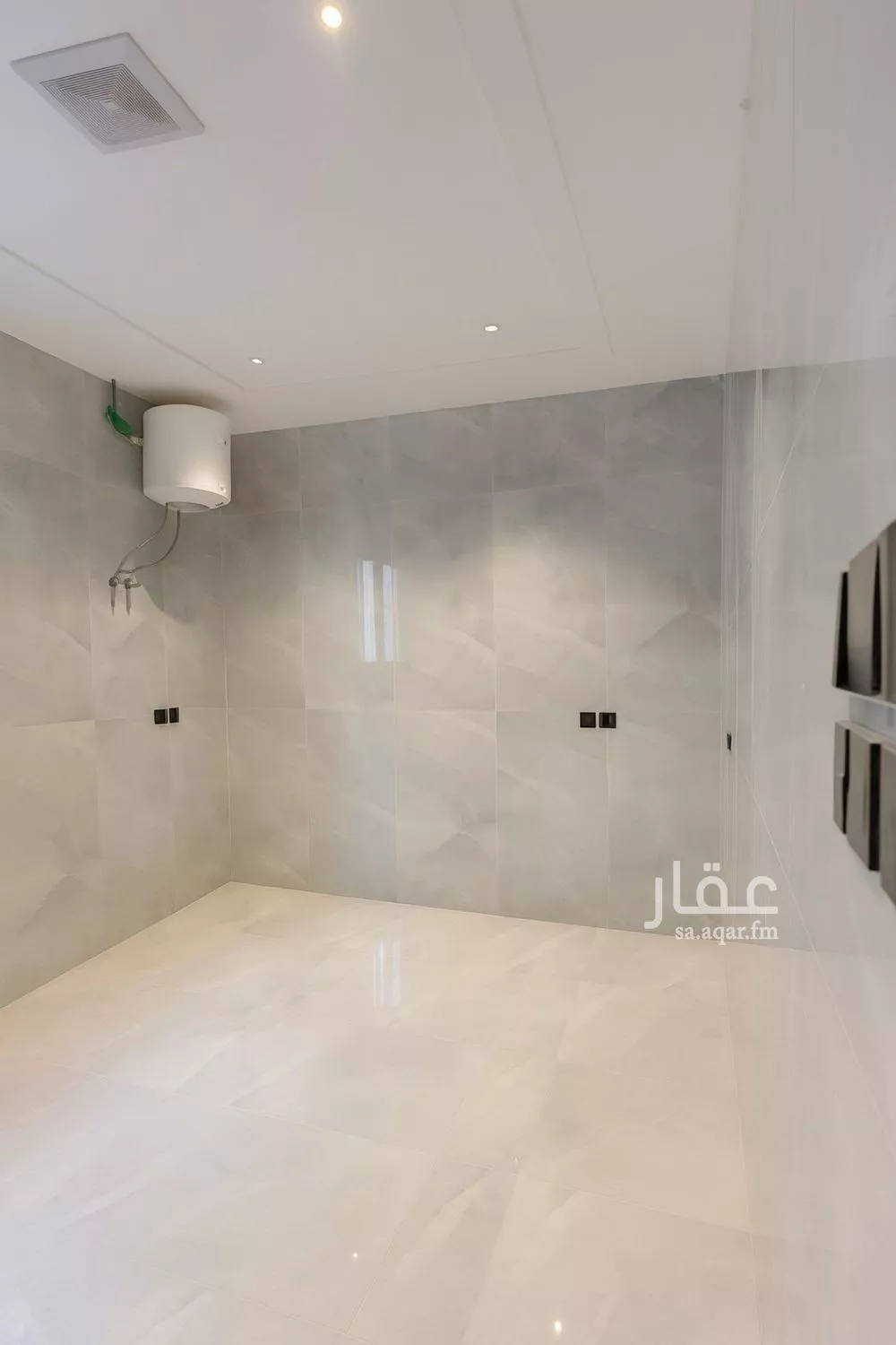 4 bedroom floor in Al Janadriyah 13