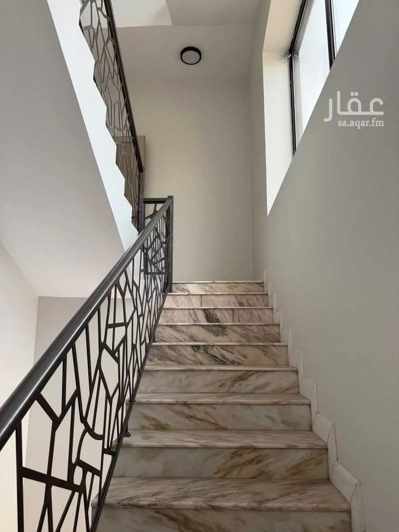 3 bedroom floor in Al Malaz 5