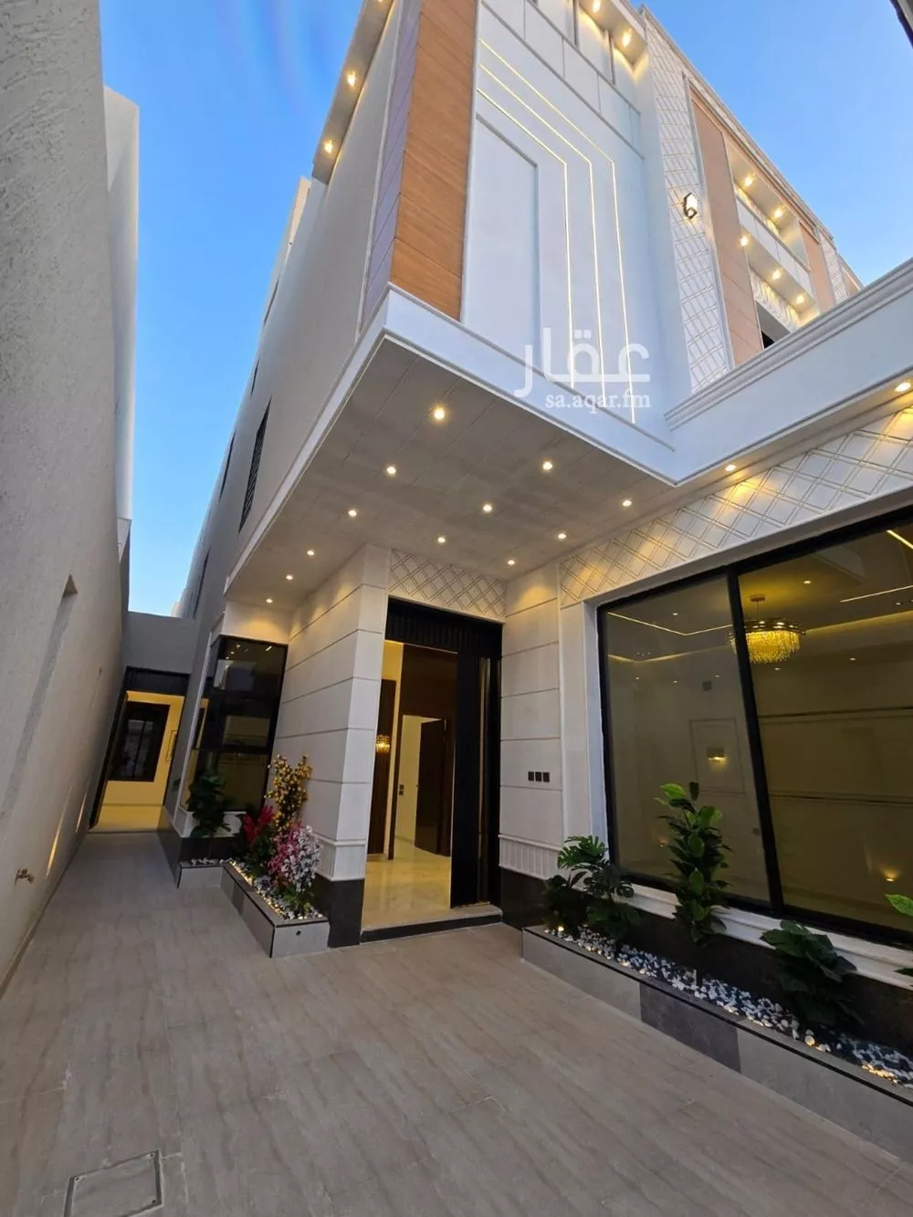 4 bedroom floor in Al Janadriyah 4