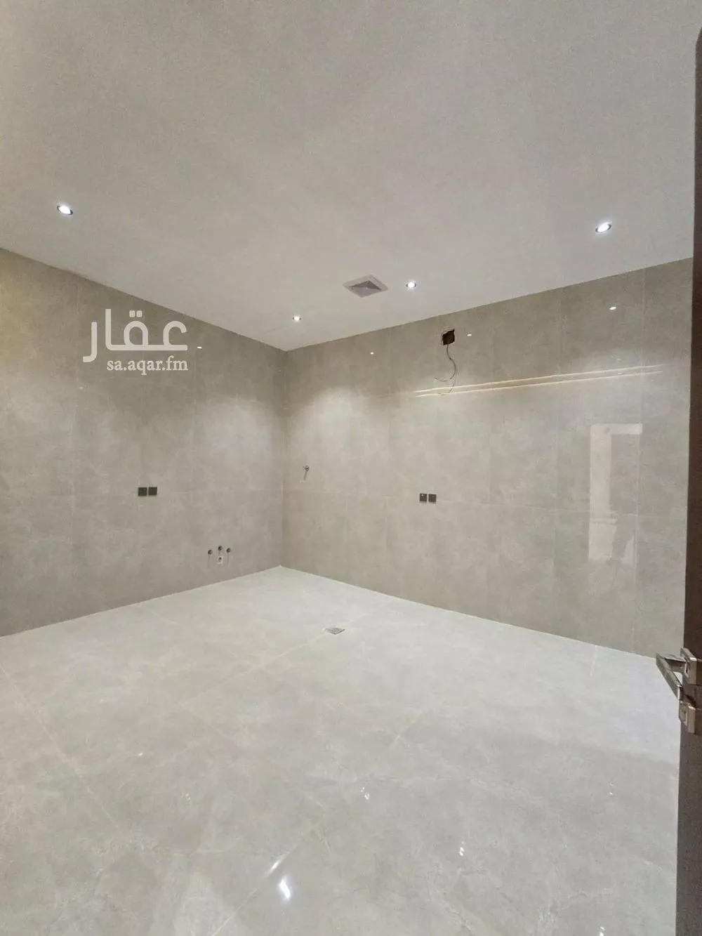4 bedroom floor in Al Janadriyah 10