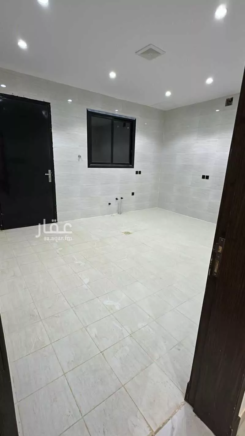 4 bedroom floor in Al Janadriyah 2