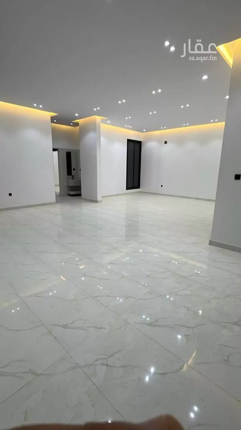 4 bedroom floor in Al Janadriyah 8