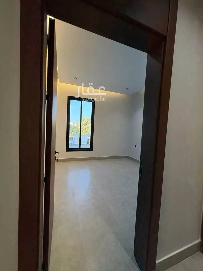 3 bedroom floor in Al Janadriyah 6