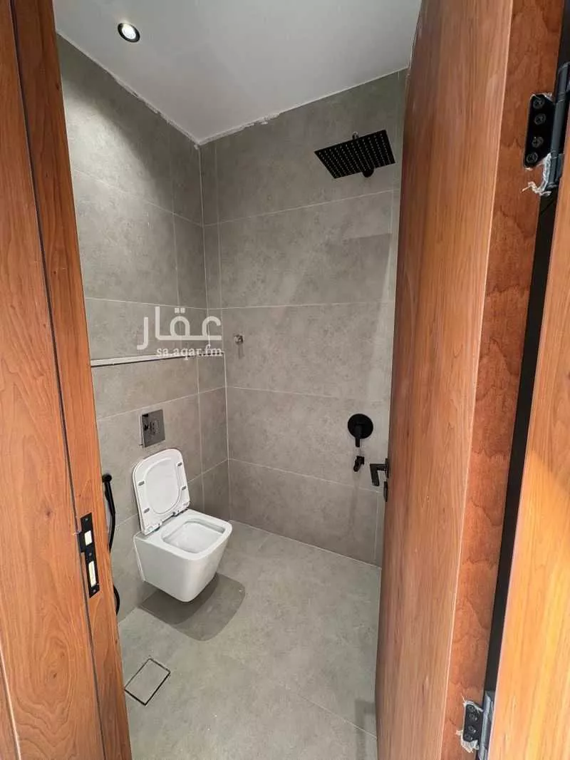 3 bedroom floor in Al Janadriyah 8
