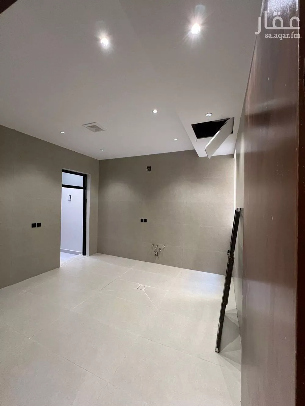 4 bedroom floor in Al Janadriyah 2