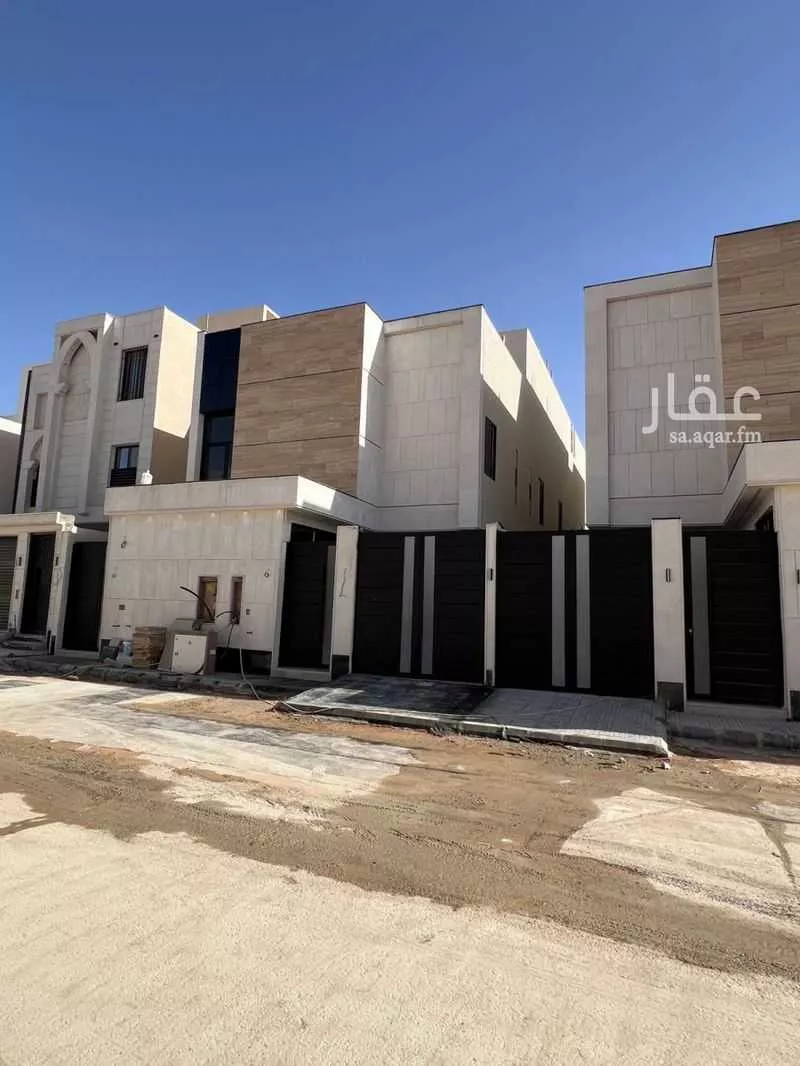 4 bedroom floor in Al Janadriyah 8