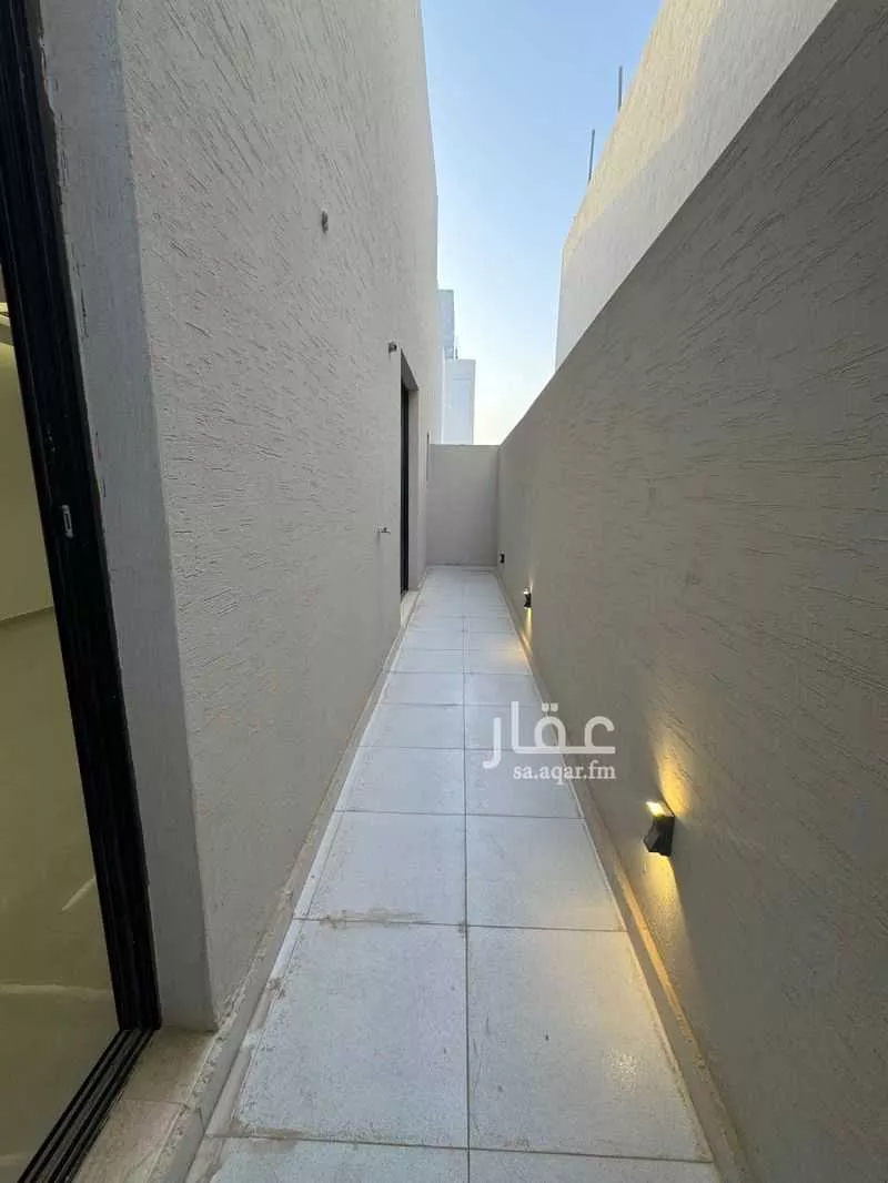 4 bedroom floor in Al Janadriyah 11