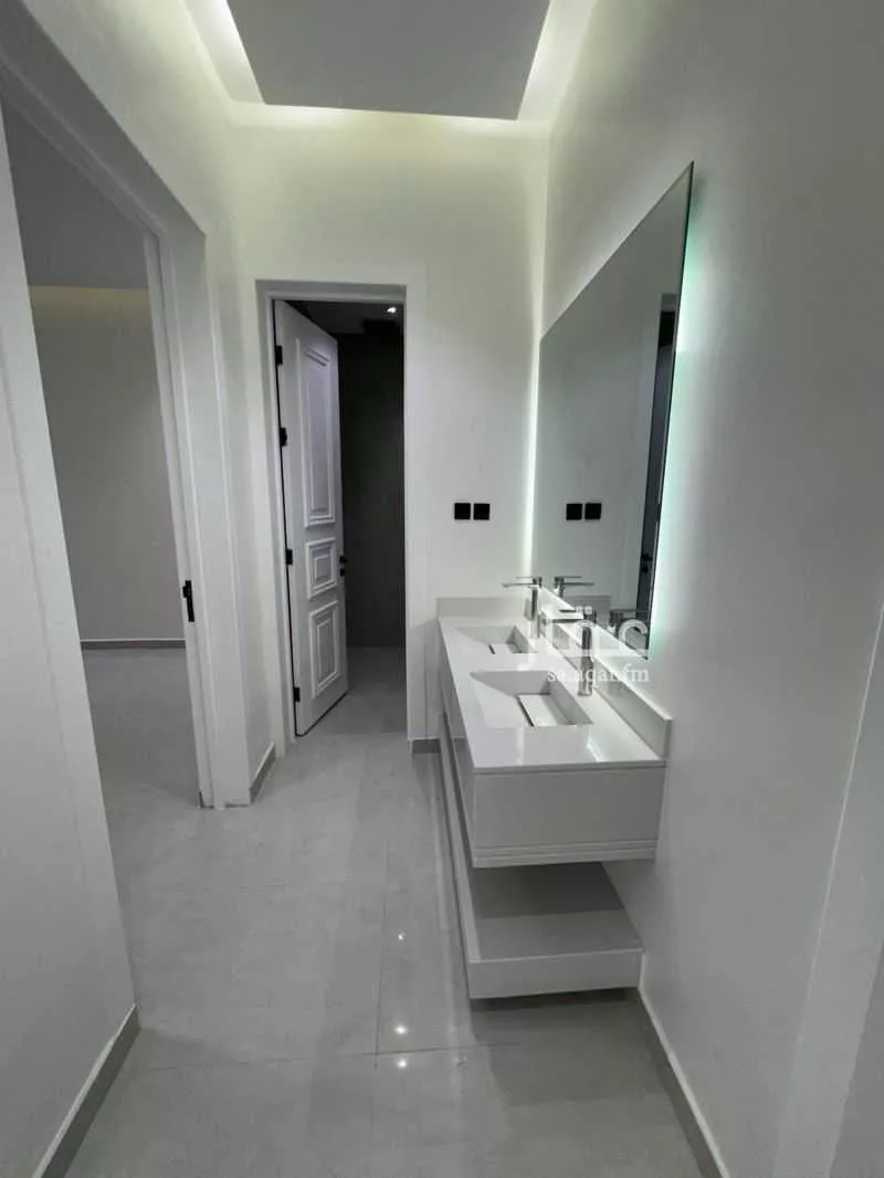 4 bedroom floor in Al Janadriyah 3