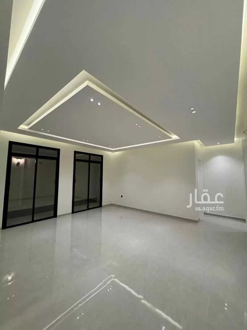 5 bedroom floor in Al Janadriyah 2