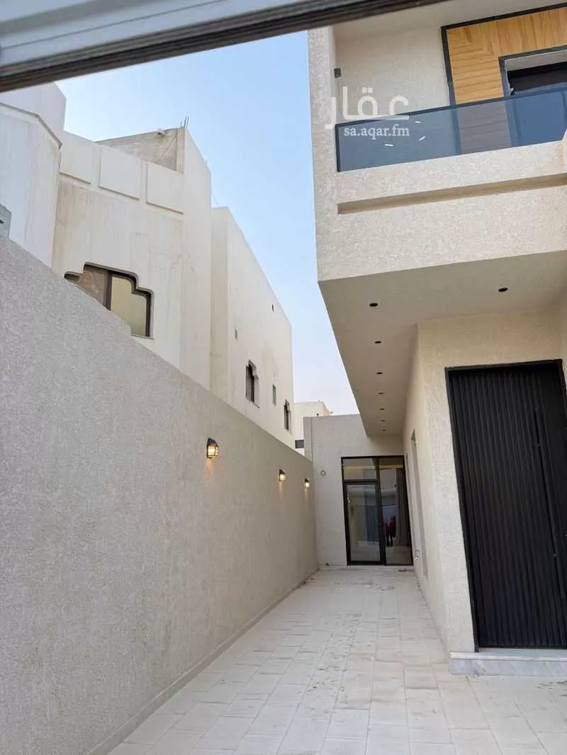 4 bedroom floor in King Fahd 25