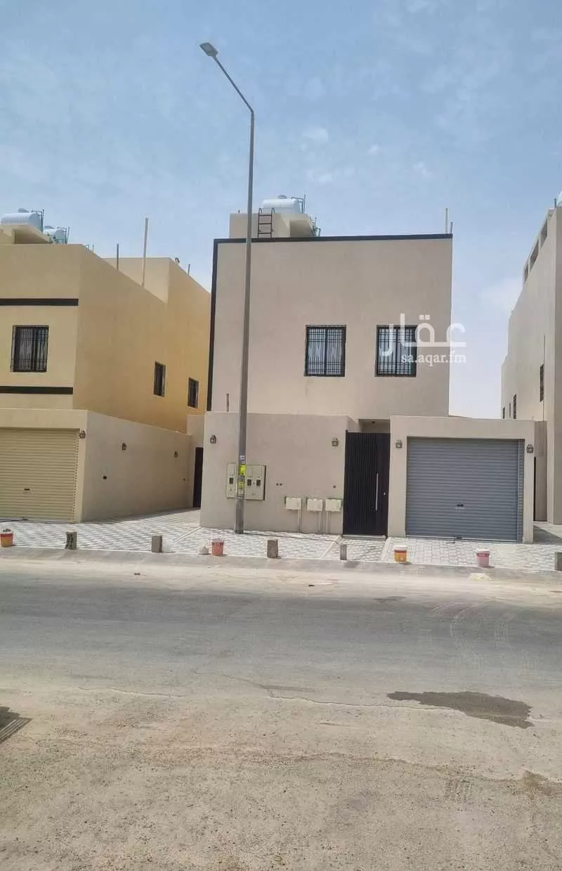 3 bedroom floor in Al Janadriyah 2