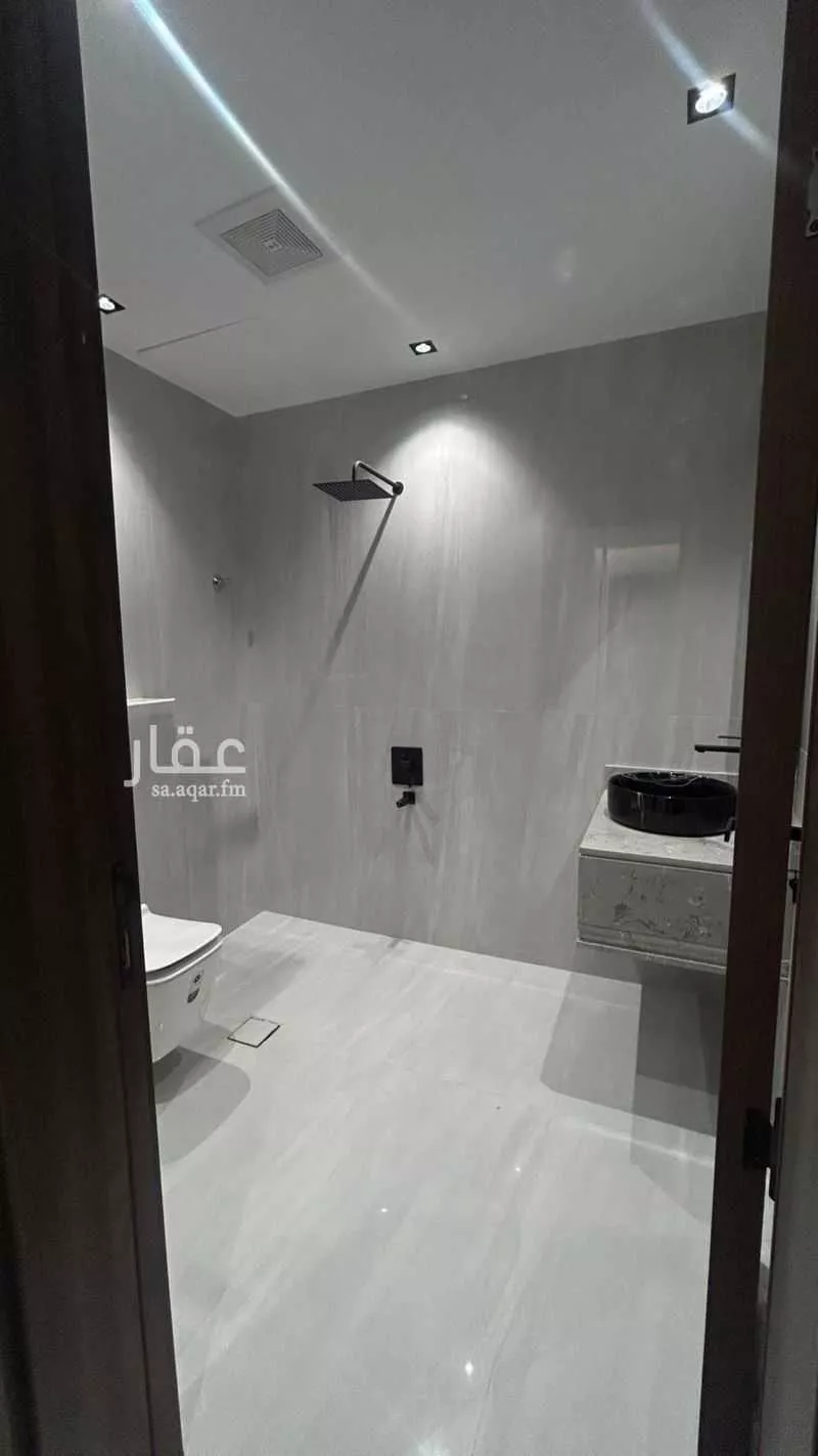 5 bedroom floor in Al Janadriyah 2
