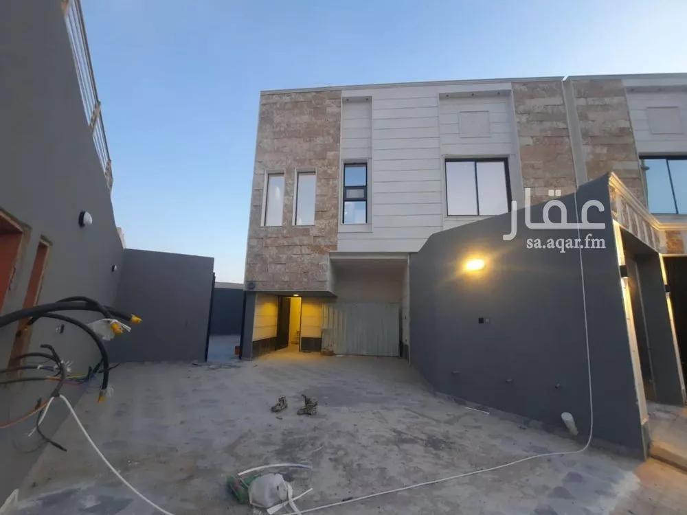 4 bedroom floor in Badr 2