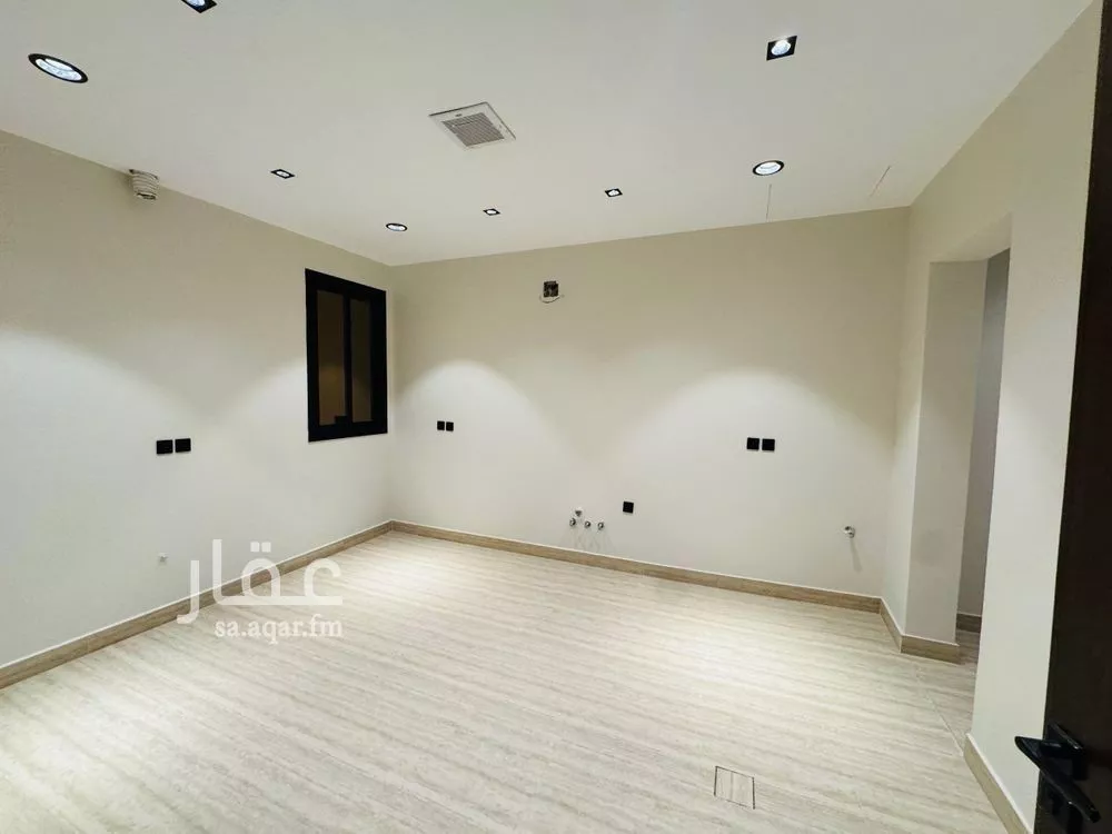 دور 3 غرف في العارض 16