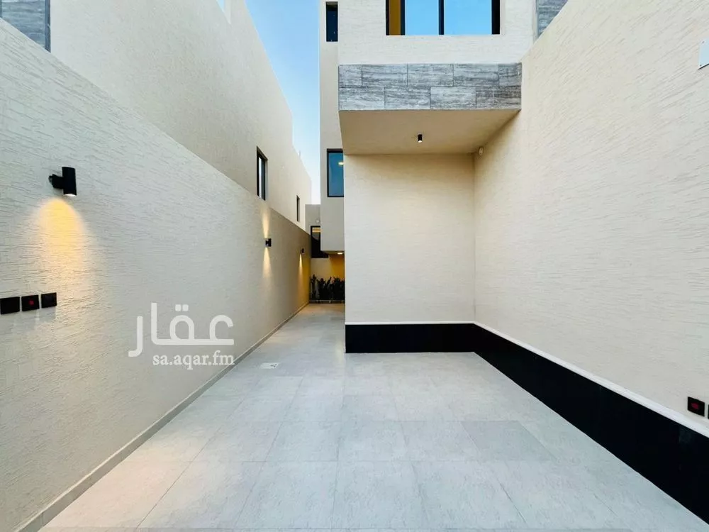 5 bedroom floor in Al Janadriyah 2