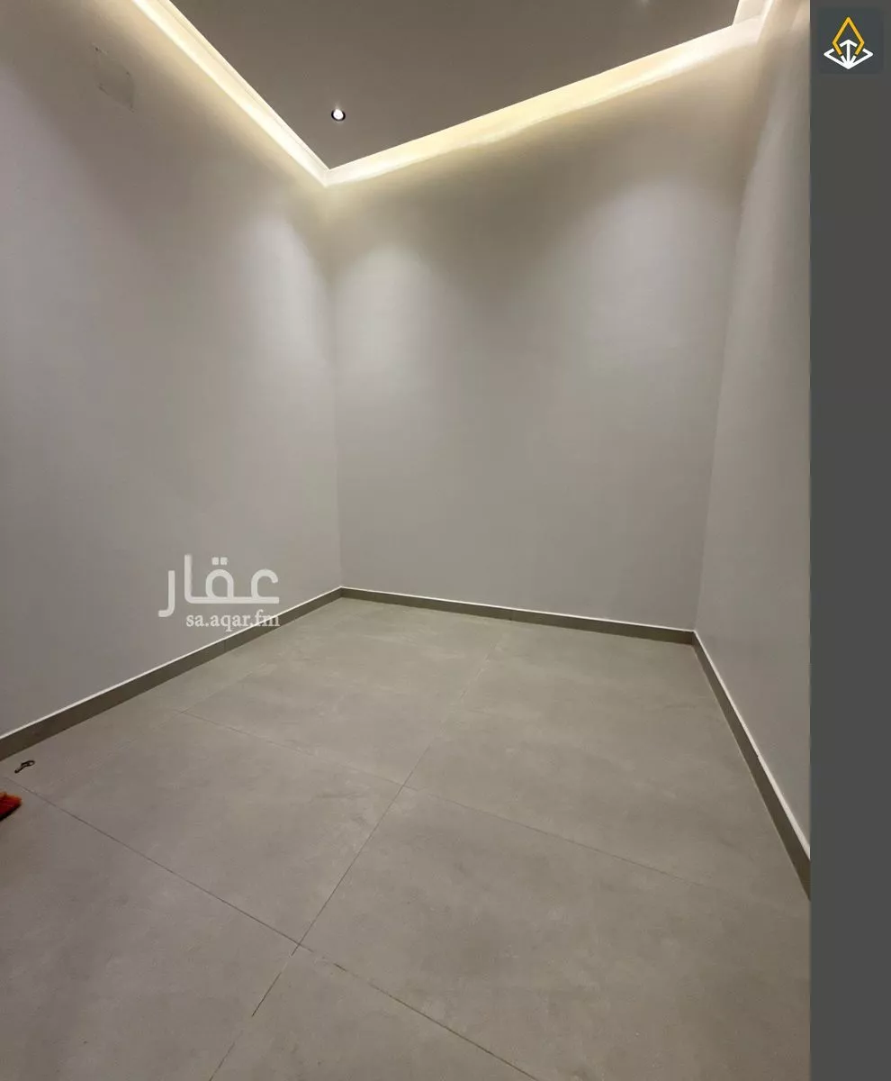 3 bedroom floor in Al Janadriyah 3