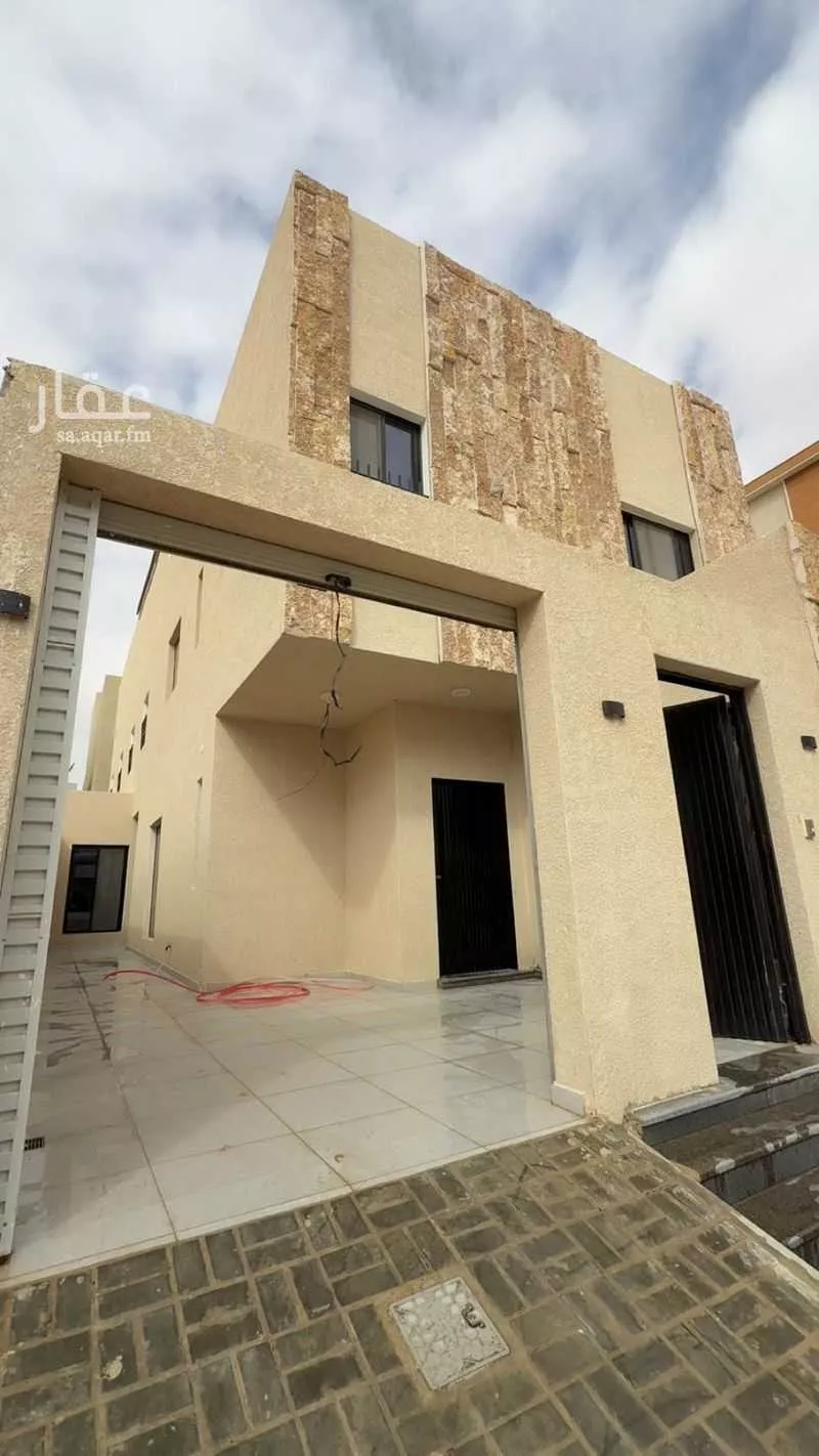 3 bedroom floor in Al Janadriyah 6