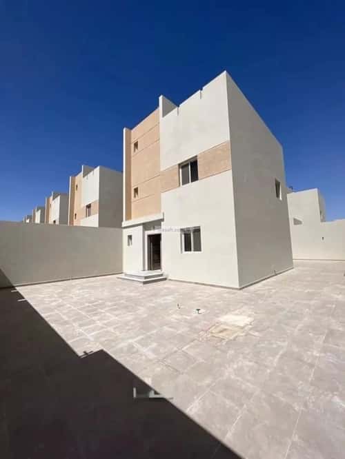 5 bedroom villa in Al Janadriyah 4