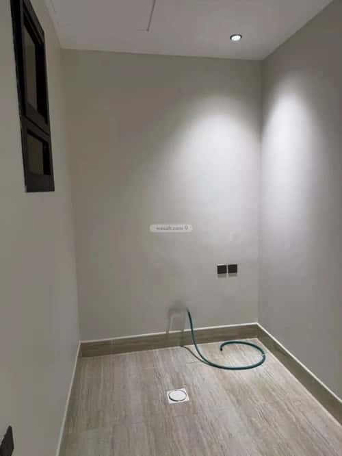 شقة 3 غرف في الملقا 4