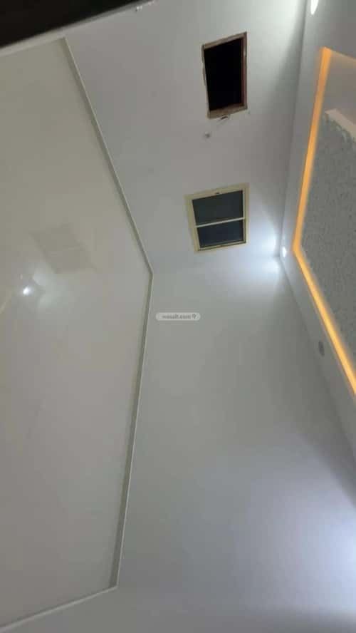 4 bedroom apartment in Dhahrat Laban 9