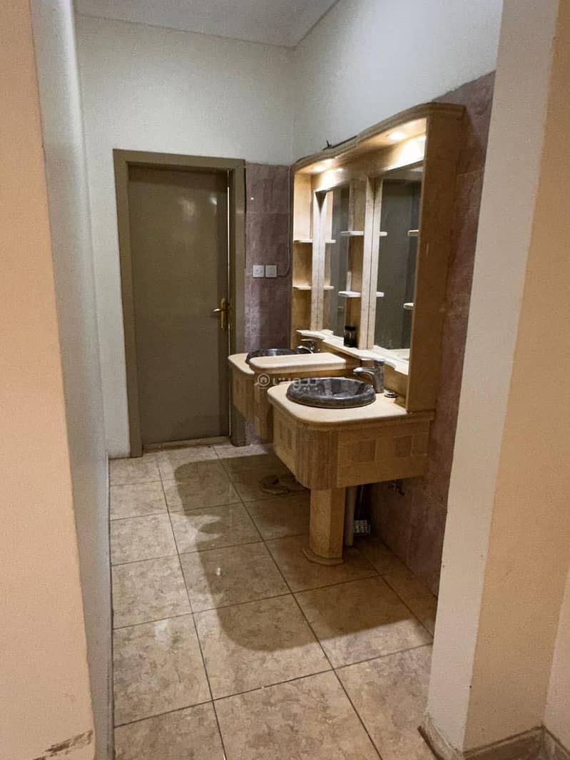 5 bedroom apartment in Dhahrat Laban, Riyadh