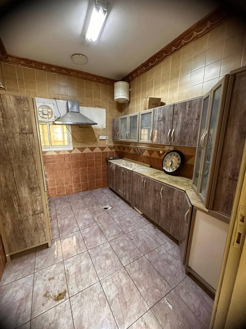 5 bedroom apartment in Dhahrat Laban, Riyadh 14