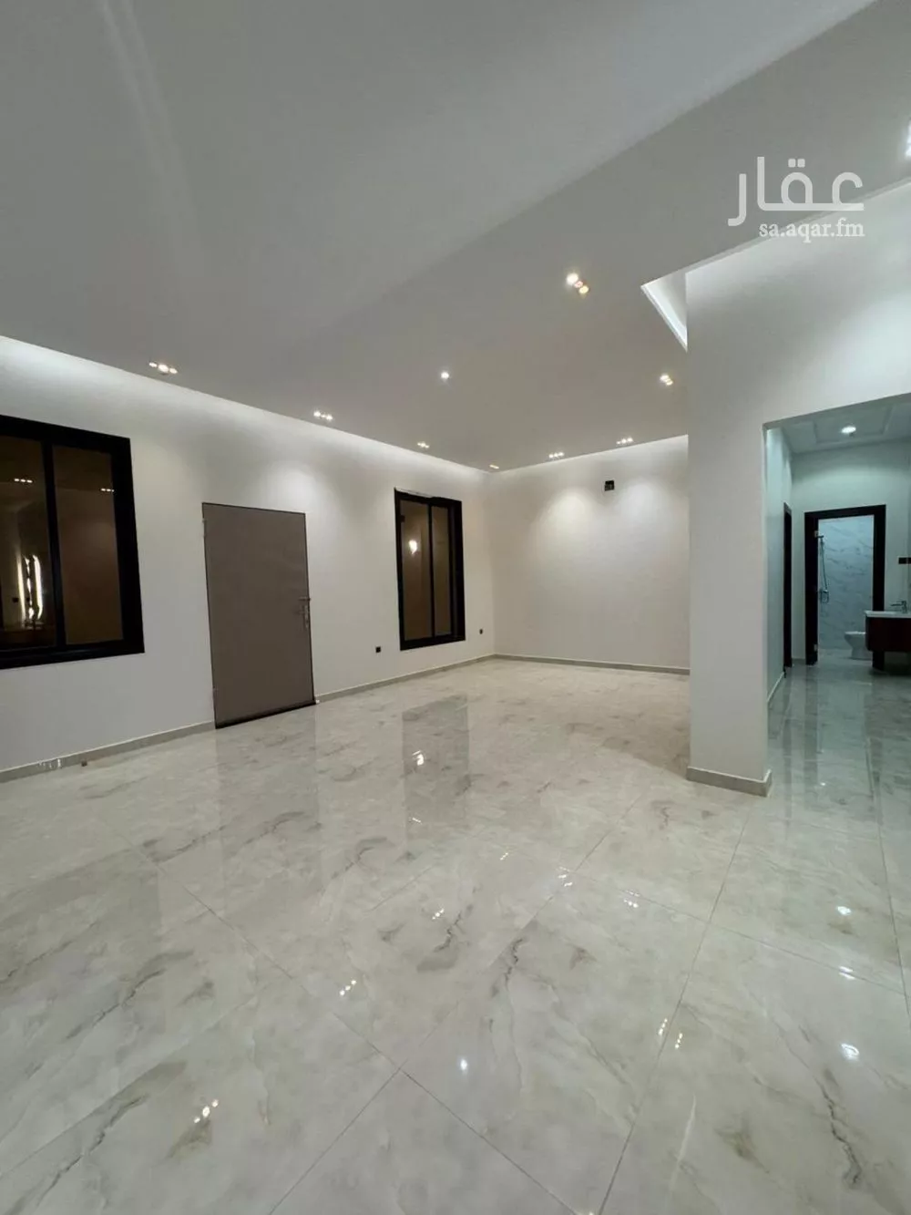 5 bedroom floor in Al Janadriyah 9