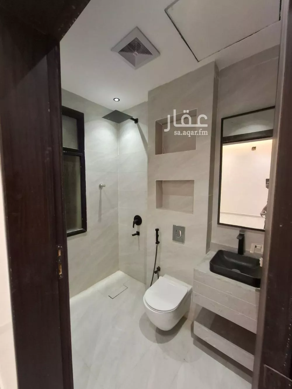 4 bedroom floor in Al Janadriyah 11