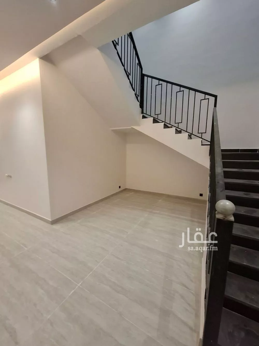 4 bedroom floor in Al Janadriyah 8