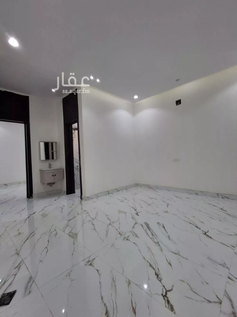 5 bedroom floor in Tuwaiq 6