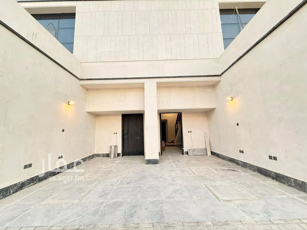 3 bedroom floor in Al Maizilah 2