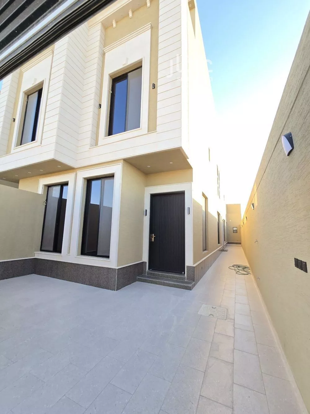 3 bedroom floor in Ash Sharq 2