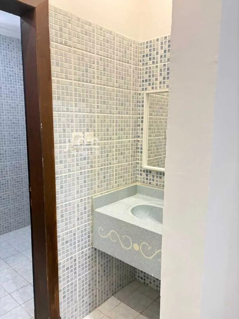 4 bedroom apartment in Hajar, Eastern Province 8