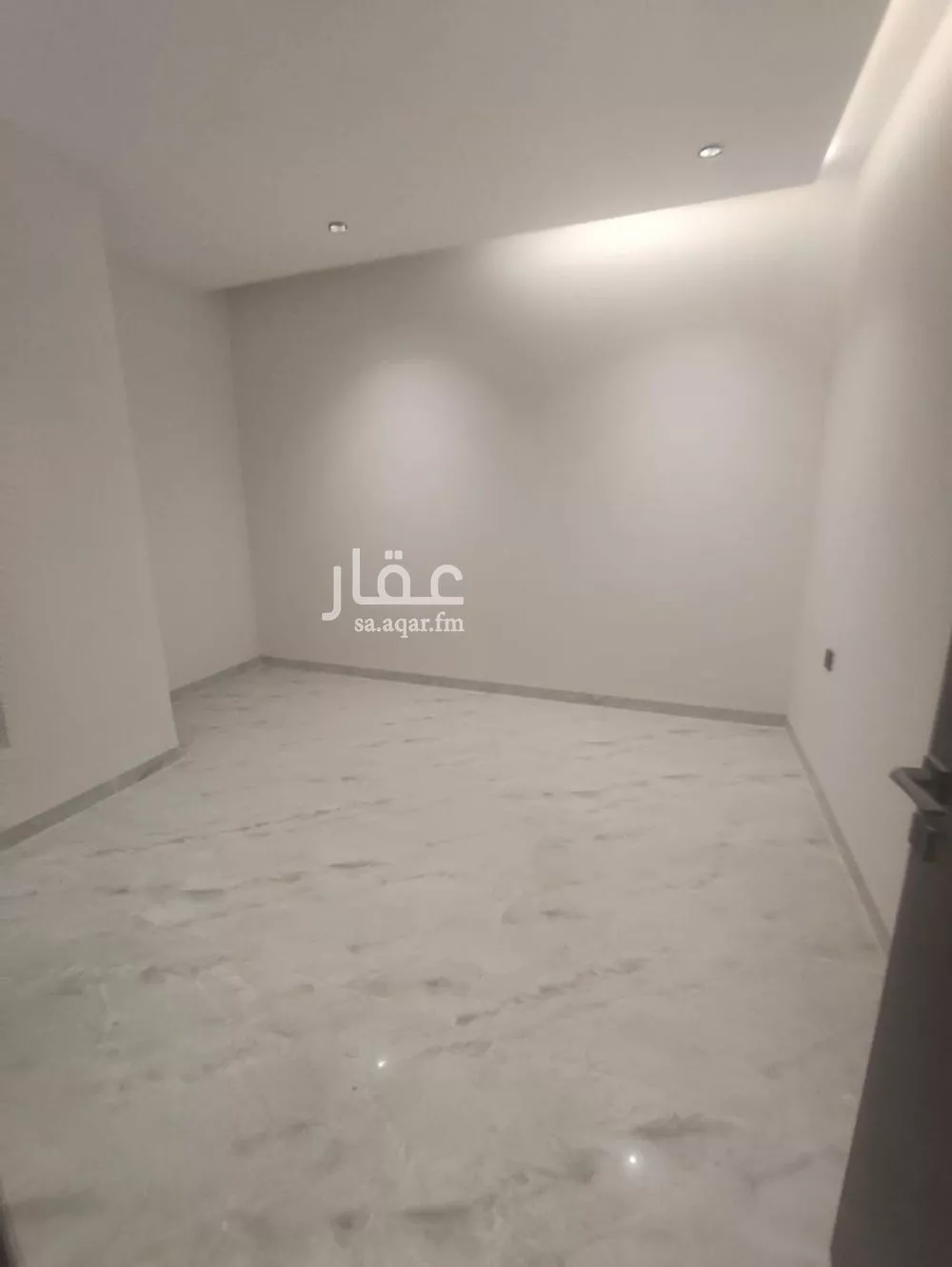 5 bedroom floor in Tuwaiq 8