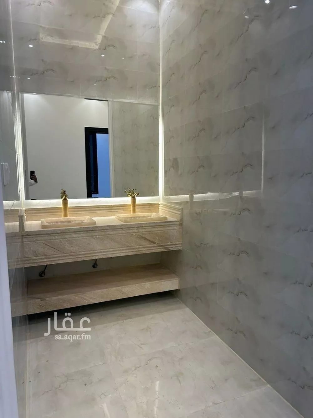 5 bedroom floor in Tuwaiq 8