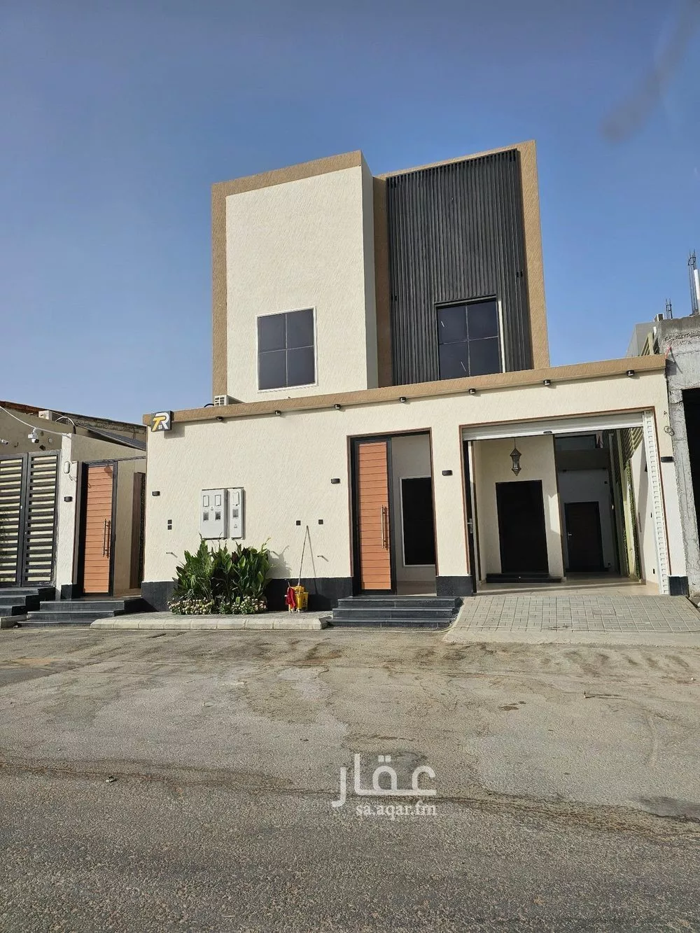دور 4 غرف في العارض 10