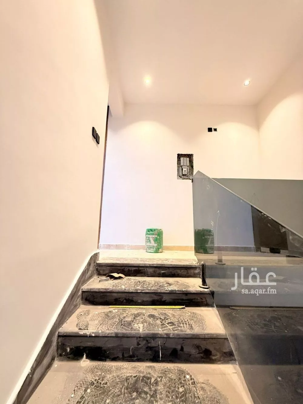 3 bedroom floor in As Suwaidi 8