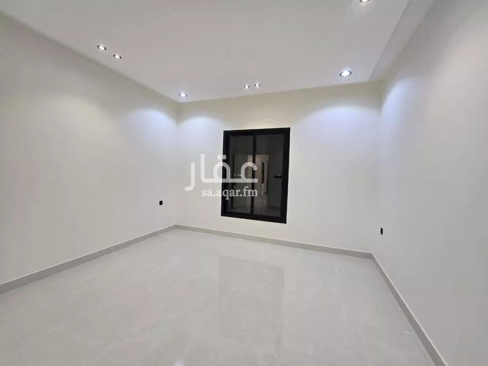 8 bedroom floor in Okaz 11